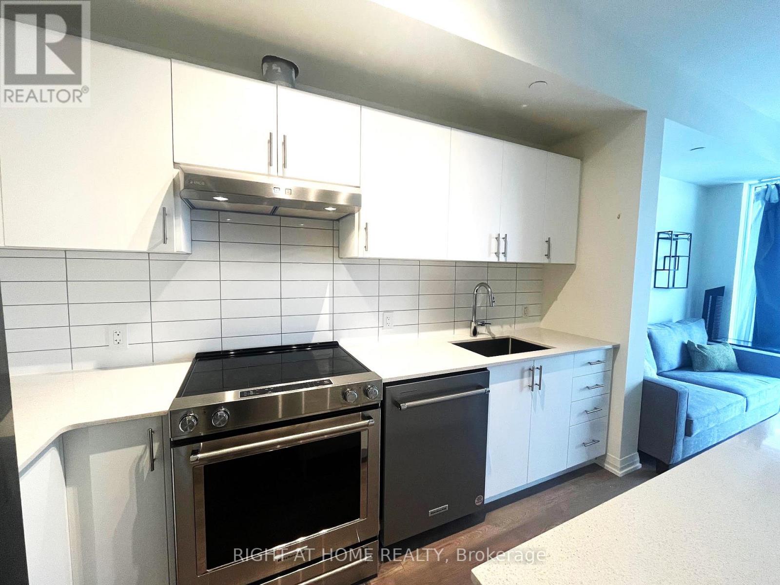 1616 - 9000 Jane Street, Vaughan, Ontario  L4K 0M6 - Photo 7 - N12470942