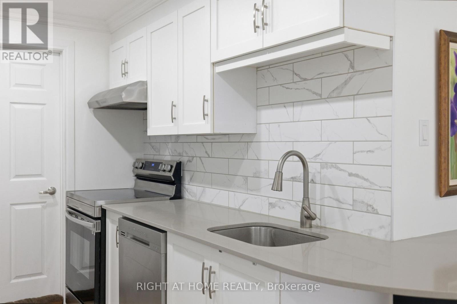 21 - 135 Springfield Road, Ottawa, Ontario  K1M 1C5 - Photo 7 - X12470953
