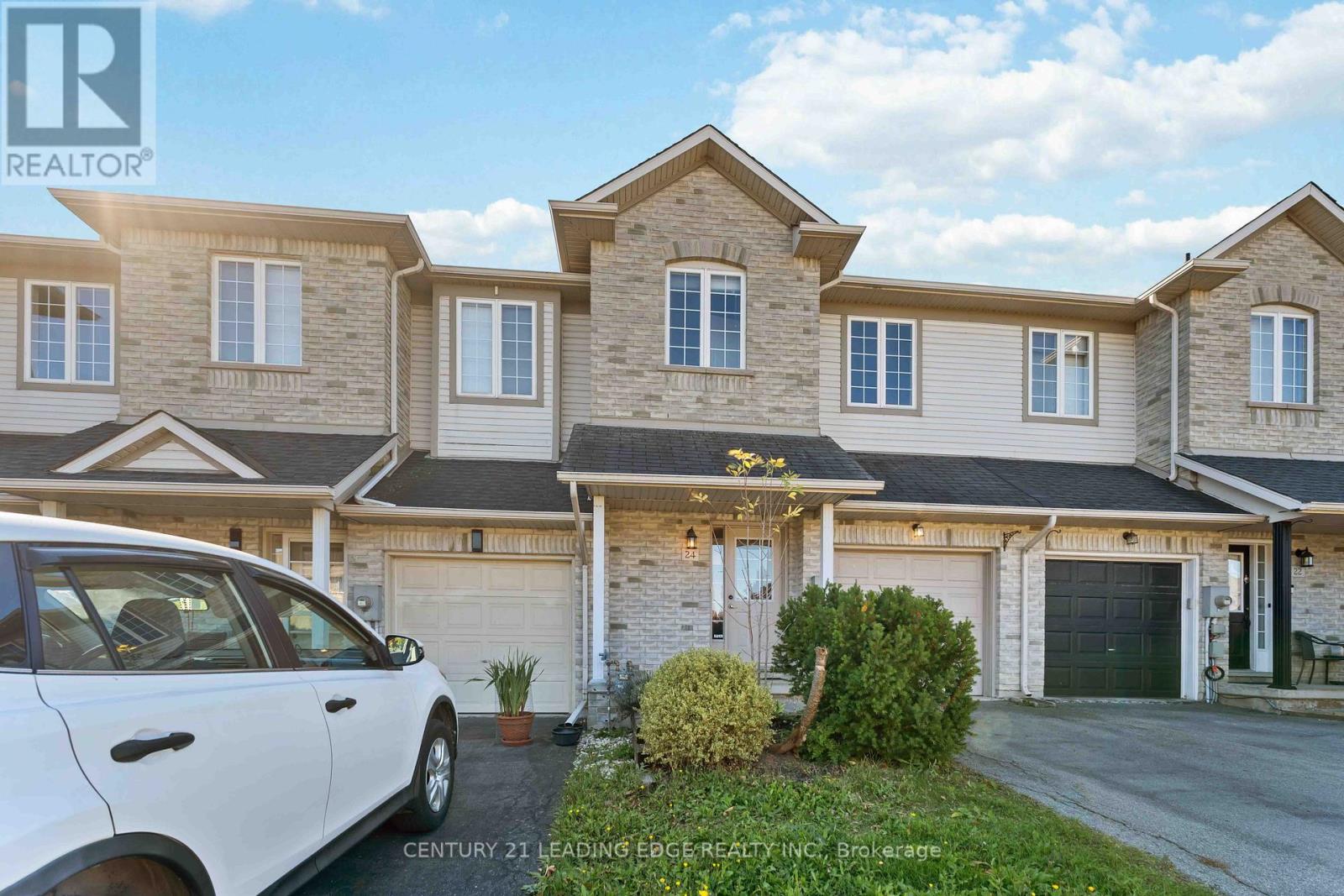 24 Whitefish Crescent, Hamilton, Ontario  L8E 6G9 - Photo 3 - X12417074