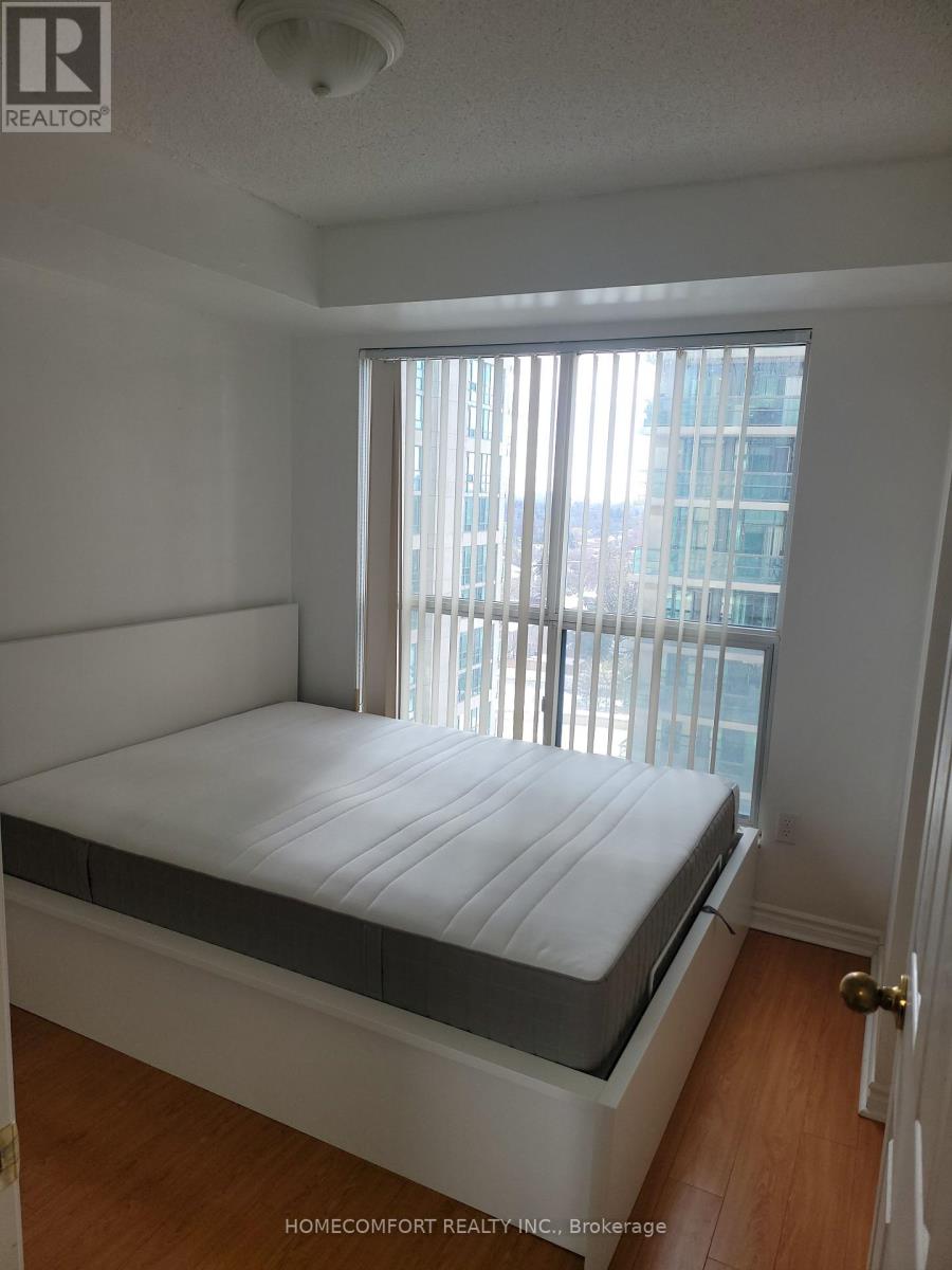 <div class="slider-price">$2,400 Monthly</div><p>1107 - 7 Lorraine Drive, Toronto, Ontario</p>