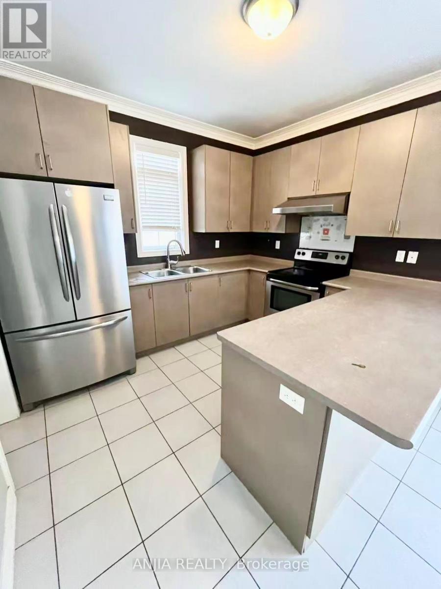 1137 Quick Street, Newmarket, Ontario  L3X 0A6 - Photo 5 - N12470951