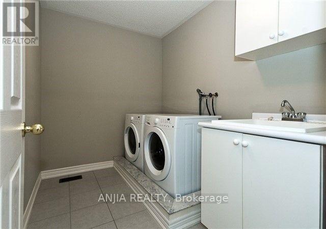 1137 Quick Street, Newmarket, Ontario  L3X 0A6 - Photo 9 - N12470951