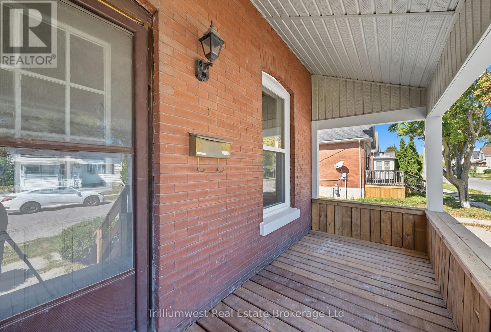 60 1/2 St Catharine Street, St. Thomas, Ontario  N5P 2W1 - Photo 3 - X12470961