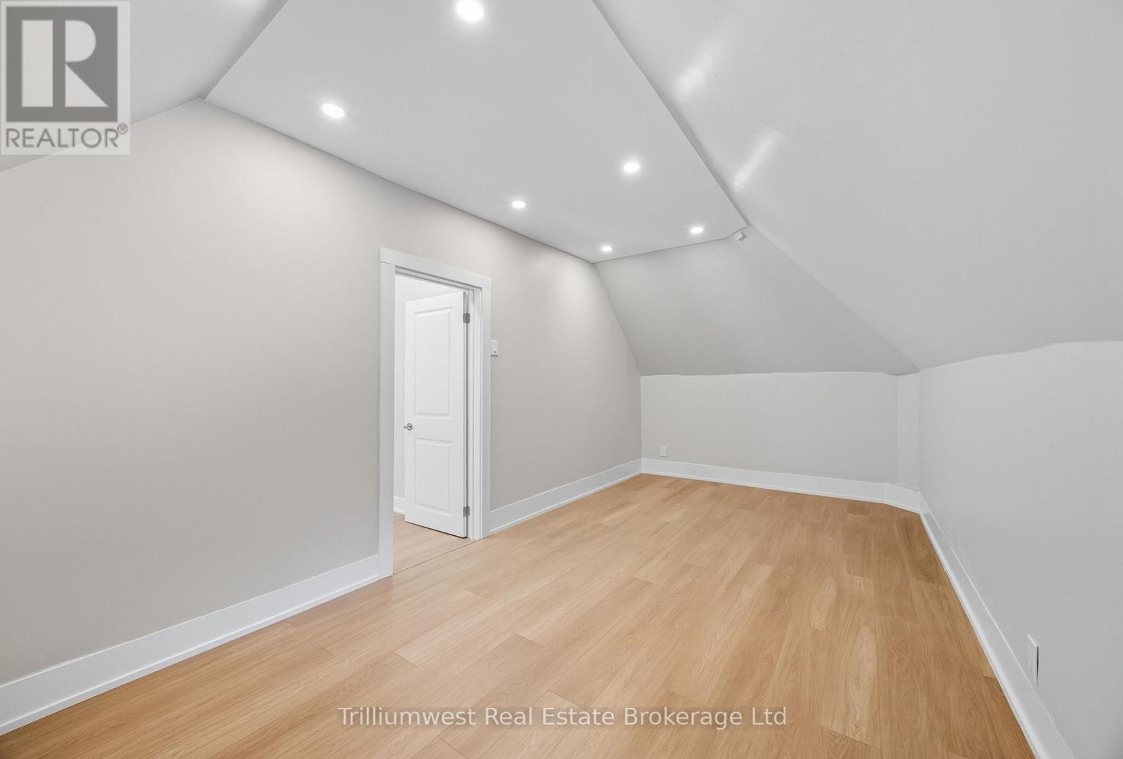60 1/2 St Catharine Street, St. Thomas, Ontario  N5P 2W1 - Photo 31 - X12470961