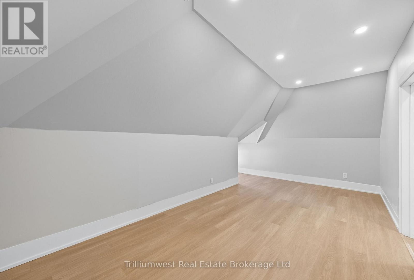 60 1/2 St Catharine Street, St. Thomas, Ontario  N5P 2W1 - Photo 32 - X12470961