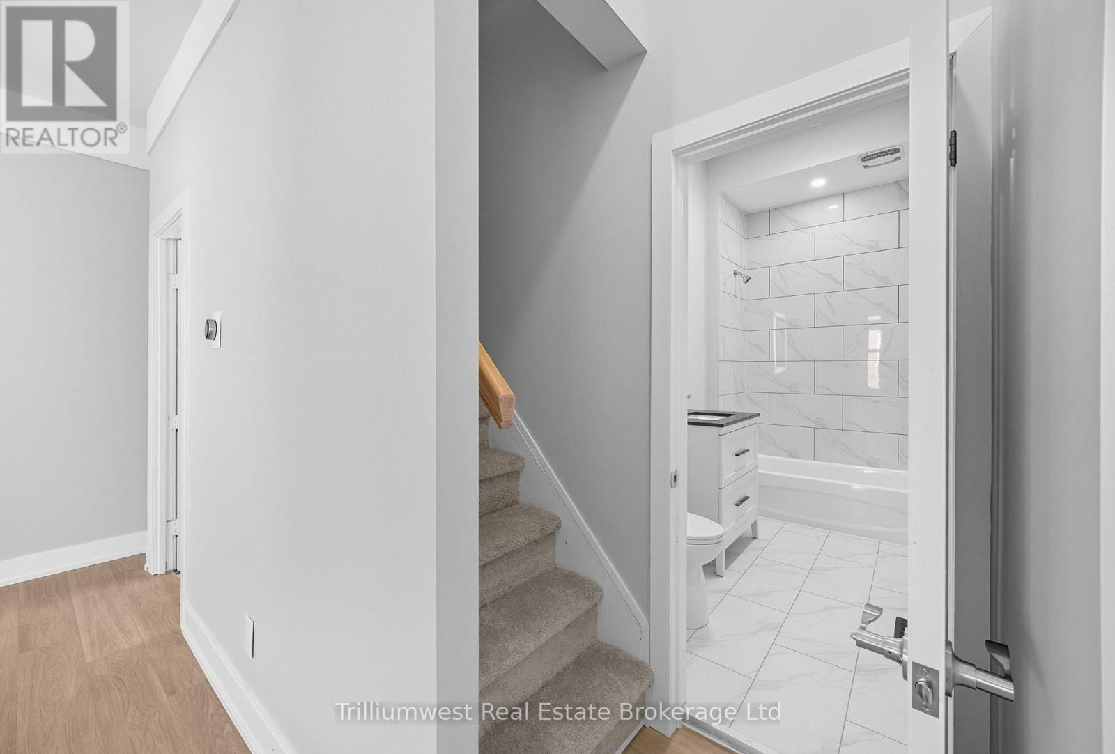 60 1/2 St Catharine Street, St. Thomas, Ontario  N5P 2W1 - Photo 34 - X12470961
