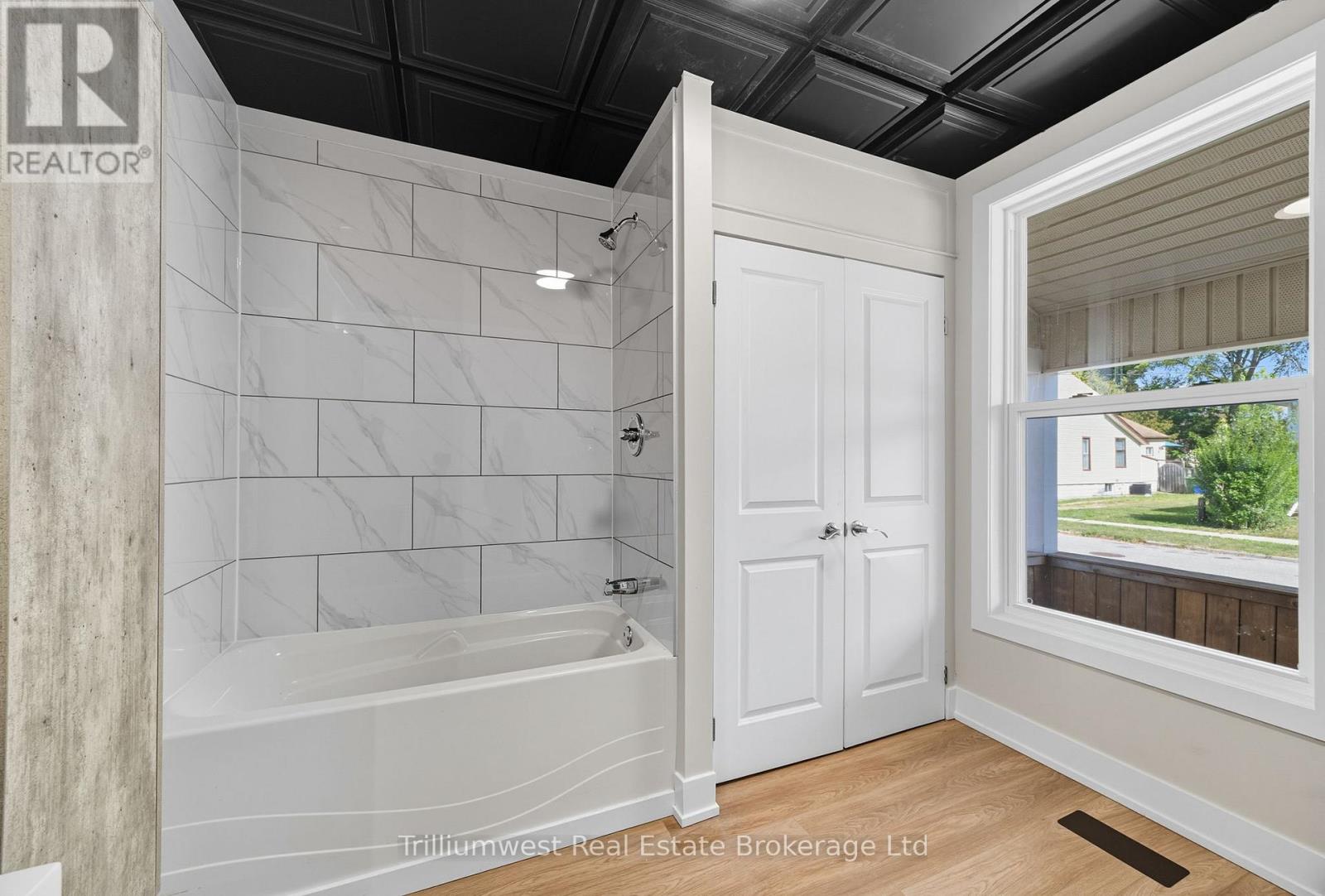 60 1/2 St Catharine Street, St. Thomas, Ontario  N5P 2W1 - Photo 6 - X12470961