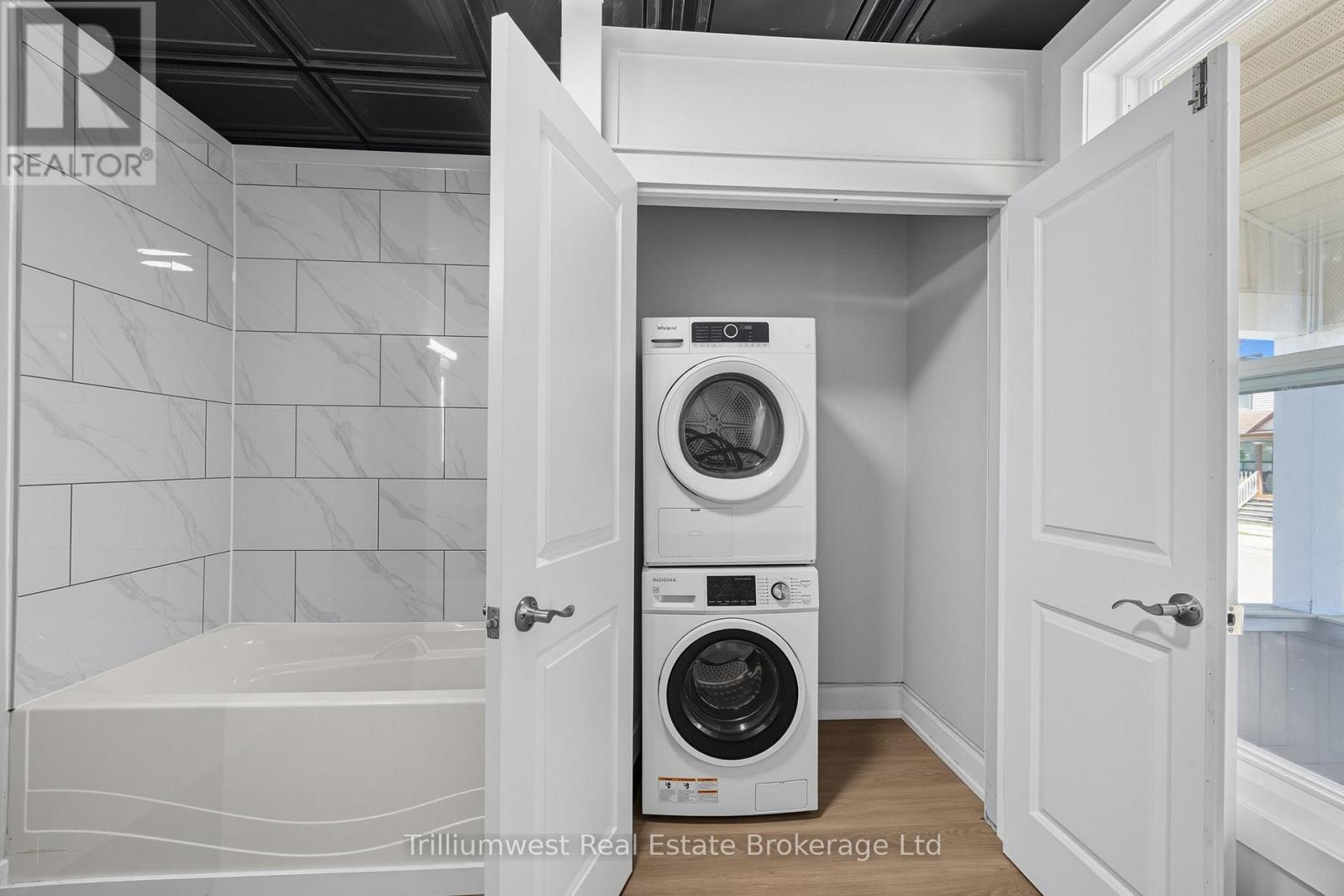 60 1/2 St Catharine Street, St. Thomas, Ontario  N5P 2W1 - Photo 8 - X12470961