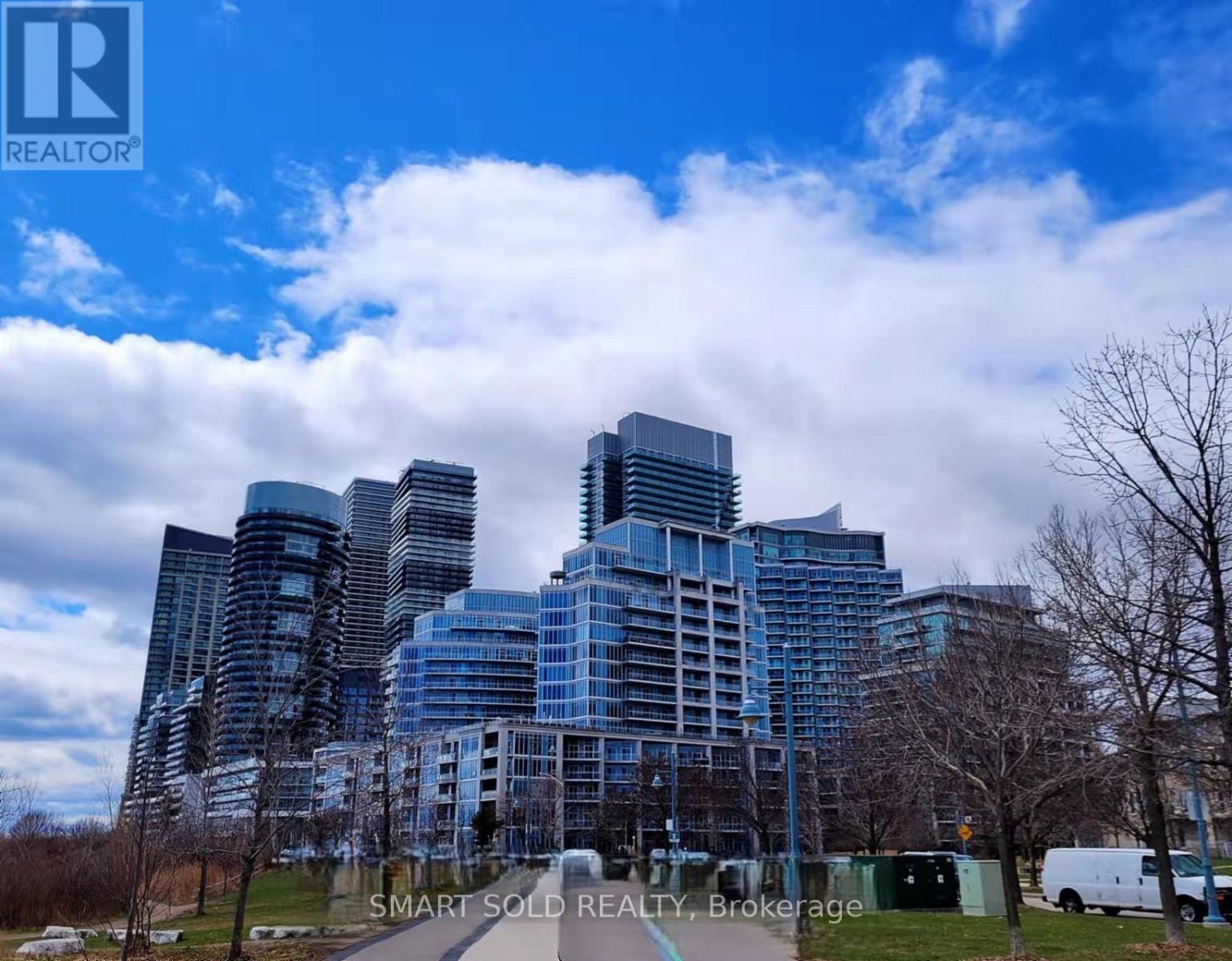 <div class="slider-price">$2,200 Monthly</div><p>1206 - 39 Annie Craig Drive, Toronto, Ontario</p>