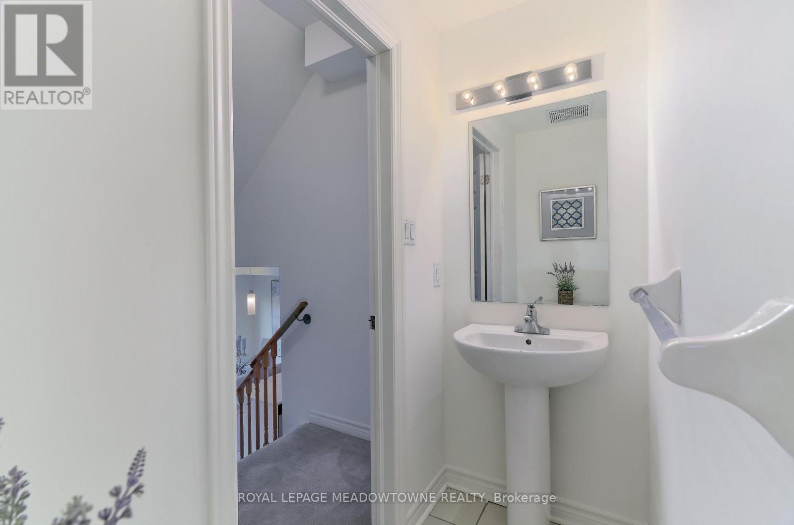 1704 - 2420 Baronwood Drive, Oakville, Ontario  L6M 0J7 - Photo 10 - W12470957
