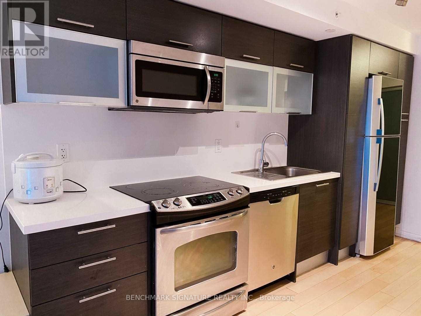 1416 - 386 Yonge Street, Toronto, Ontario  M5B 0A5 - Photo 6 - C12470965