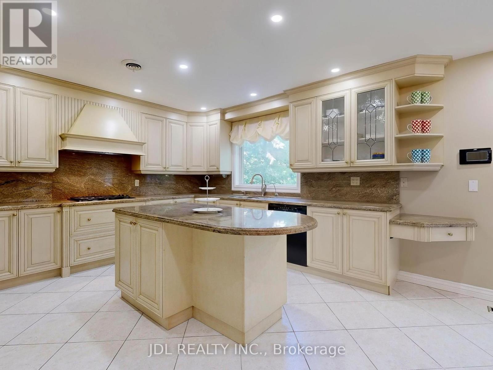 11 Moodie Drive, Richmond Hill, Ontario  L4C 8C9 - Photo 16 - N12419156