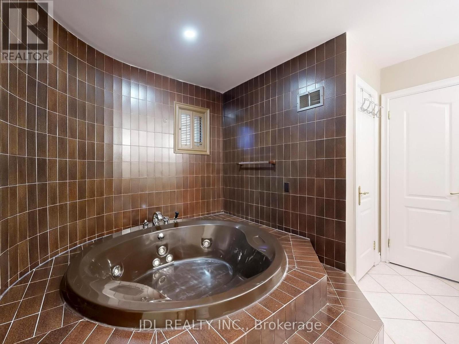 11 Moodie Drive, Richmond Hill, Ontario  L4C 8C9 - Photo 25 - N12419156