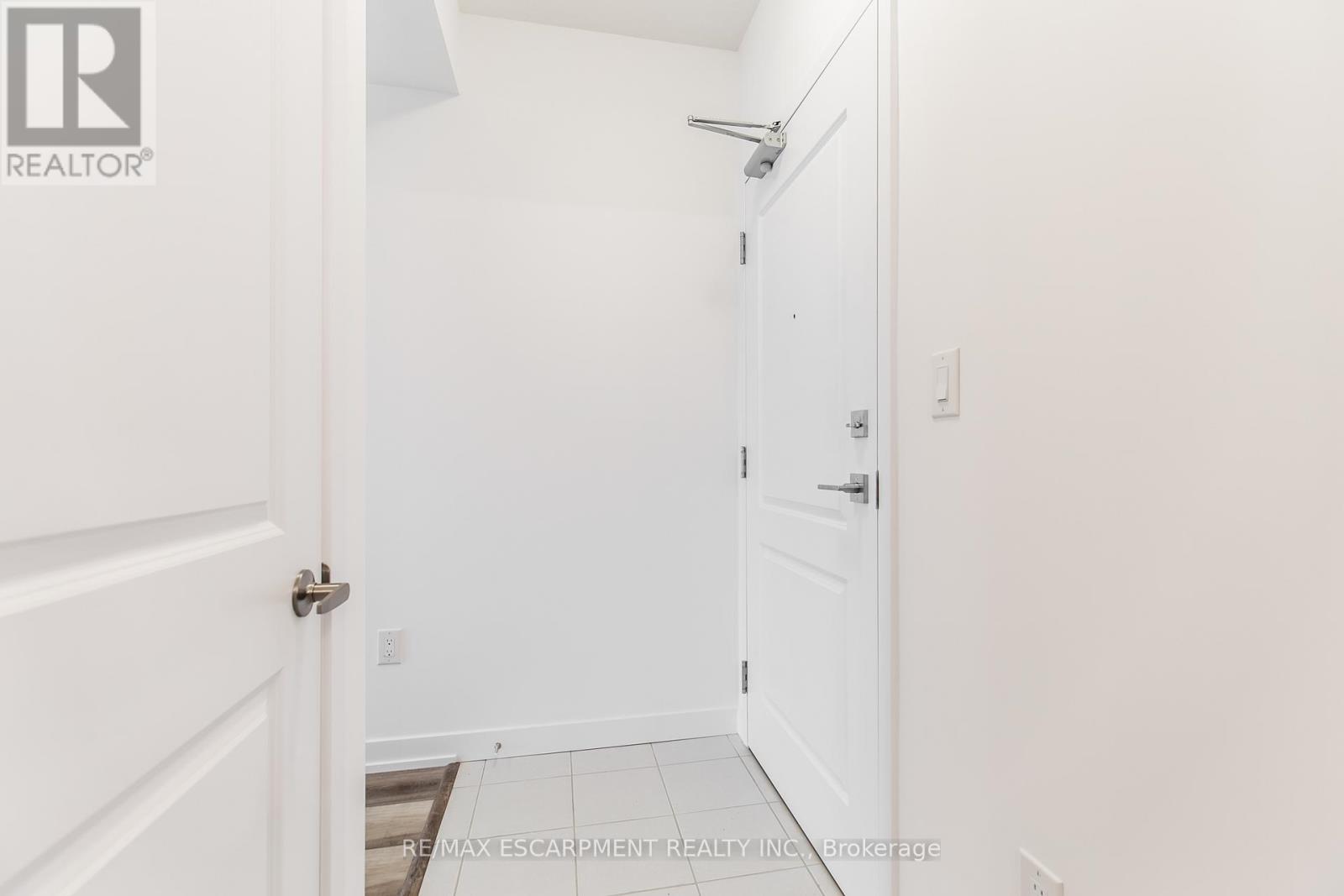 318 - 450 Dundas Street, Hamilton, Ontario  L8B 1Z2 - Photo 5 - X12470962