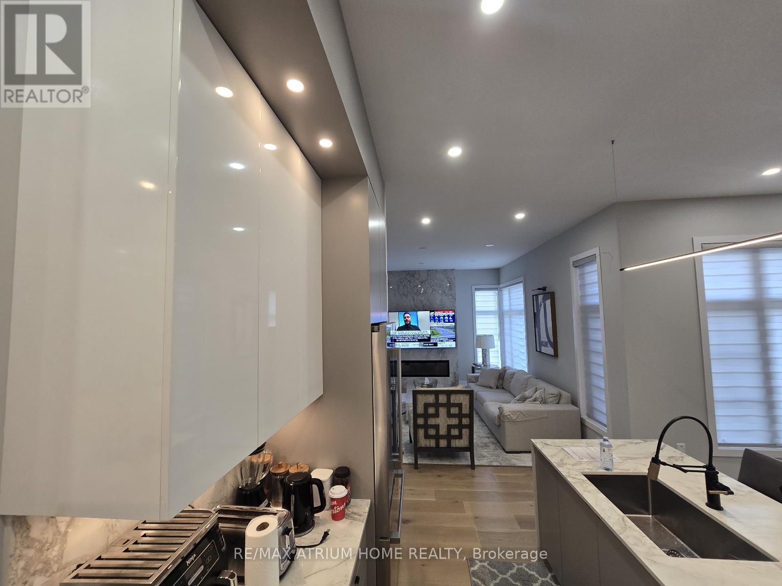 5 Norbury Crescent, Toronto, Ontario  M1P 0G3 - Photo 9 - E12470973