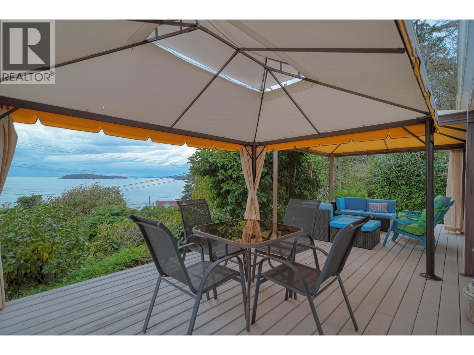 5218 SUNSHINE COAST HIGHWAY, Sechelt, British Columbia
