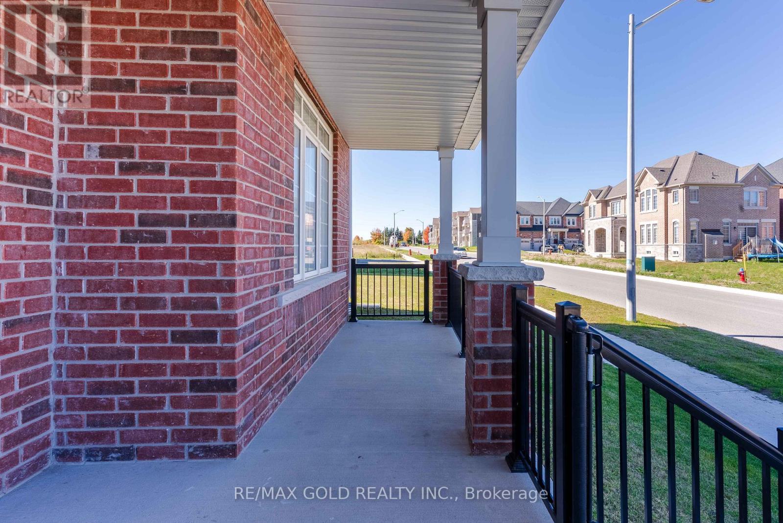 2150 Speare Court, Innisfil, Ontario  L9S 0M9 - Photo 3 - N12459166