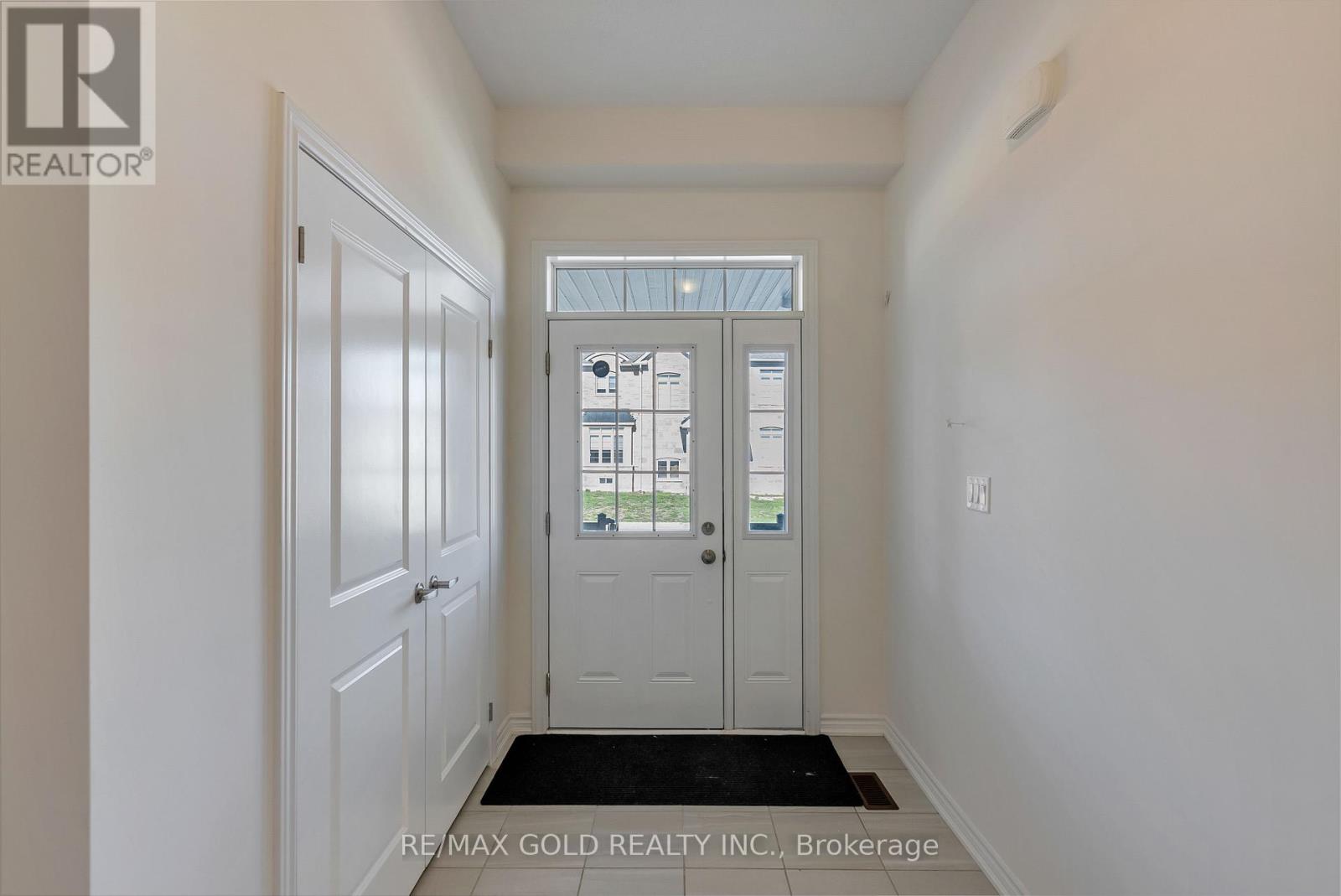 2150 Speare Court, Innisfil, Ontario  L9S 0M9 - Photo 5 - N12459166