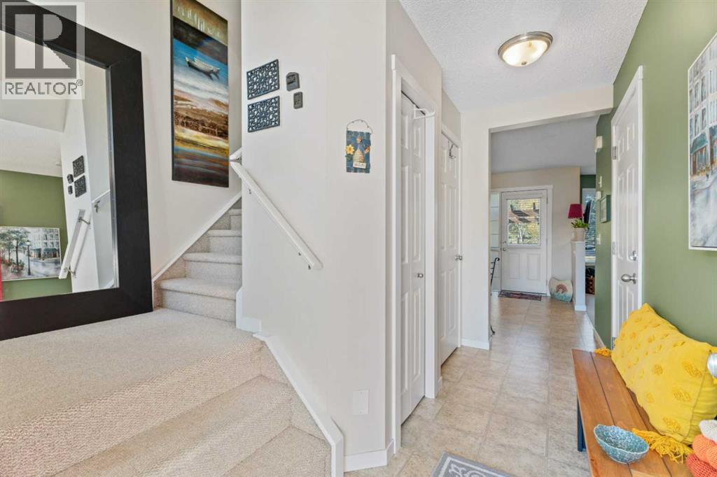 84 Everridge Villas Sw, Calgary, Alberta  T2Y 4Z1 - Photo 5 - A2265210