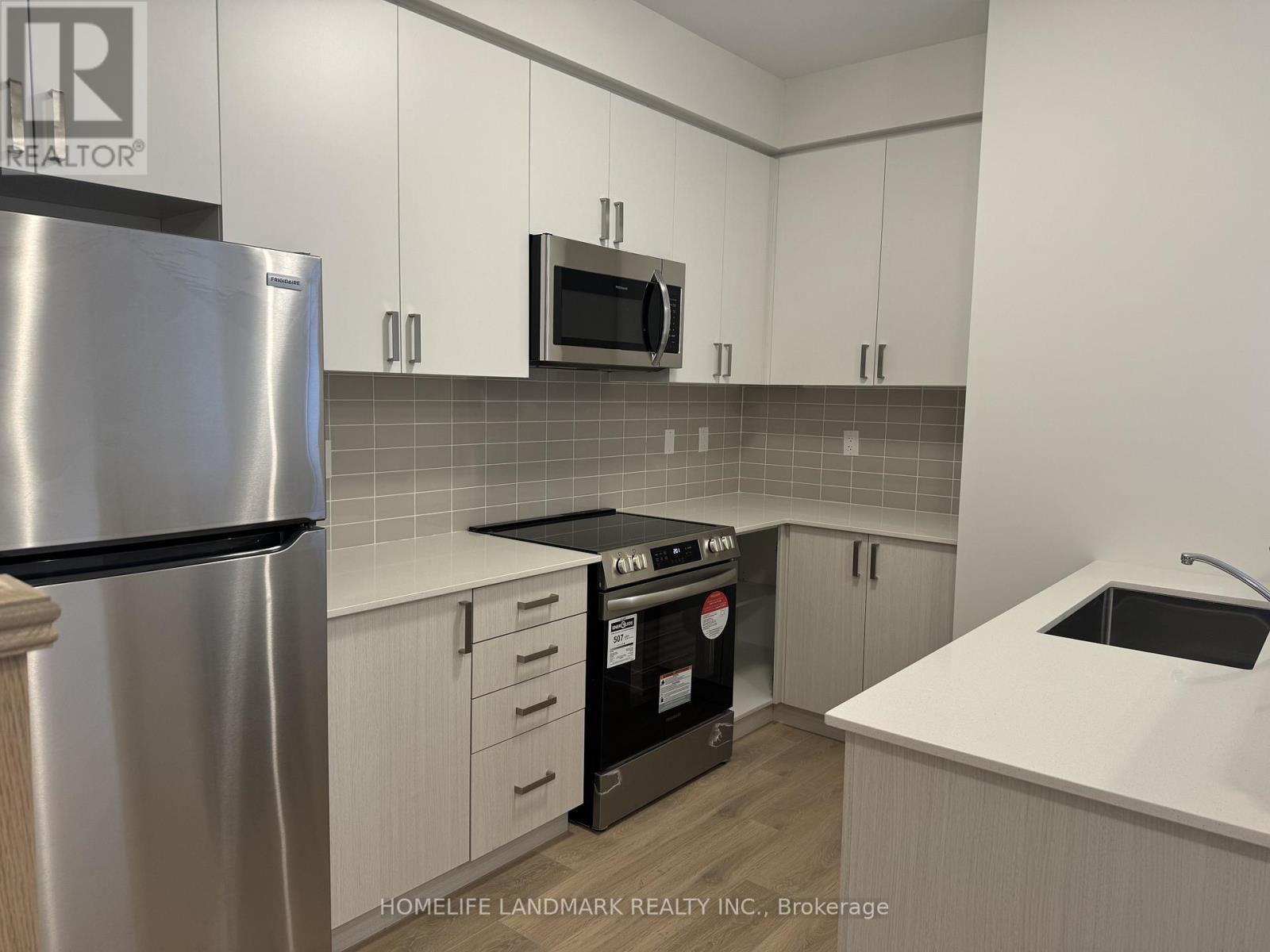 #208 - 1865 Pickering Parkway, Pickering, Ontario  L1V 0H2 - Photo 4 - E12470980