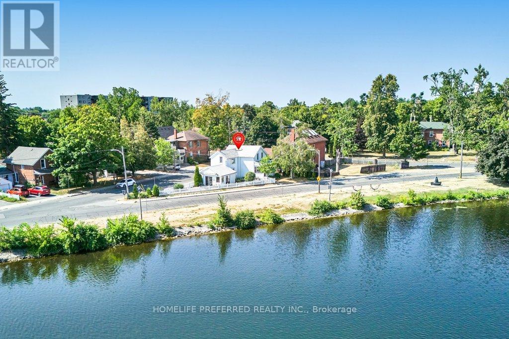 157 Crescent Street, Peterborough, Ontario  K9J 2G4 - Photo 4 - X12471000