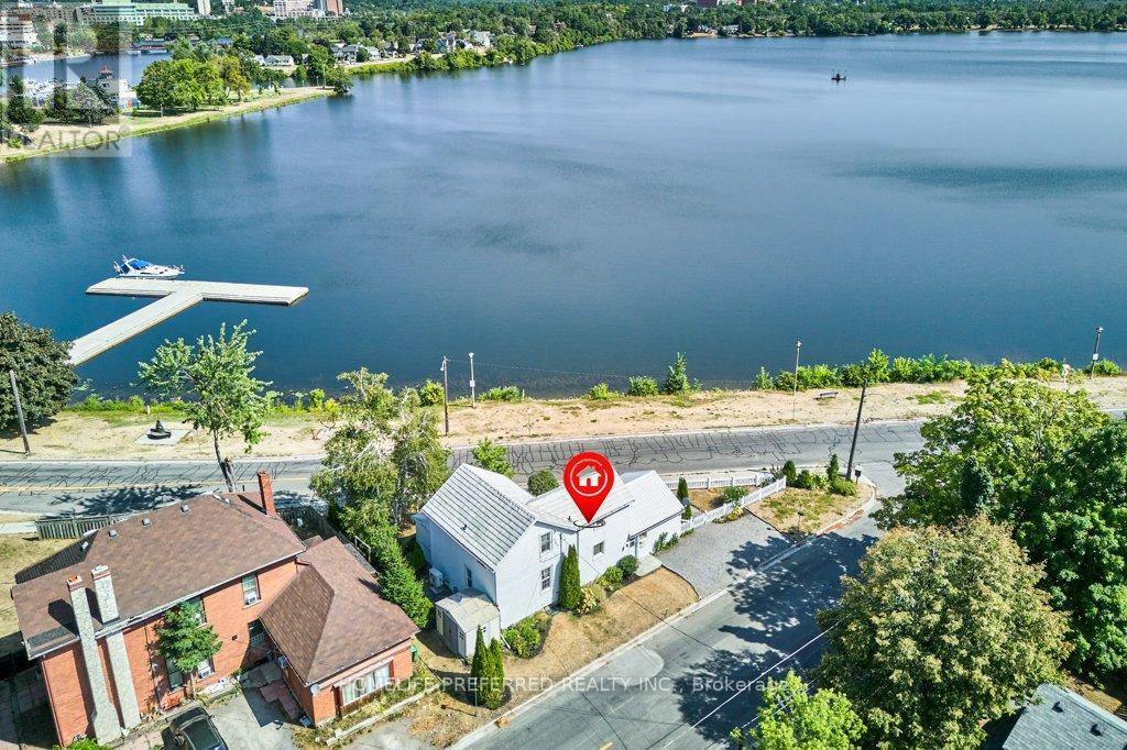 157 Crescent Street, Peterborough, Ontario  K9J 2G4 - Photo 6 - X12471000