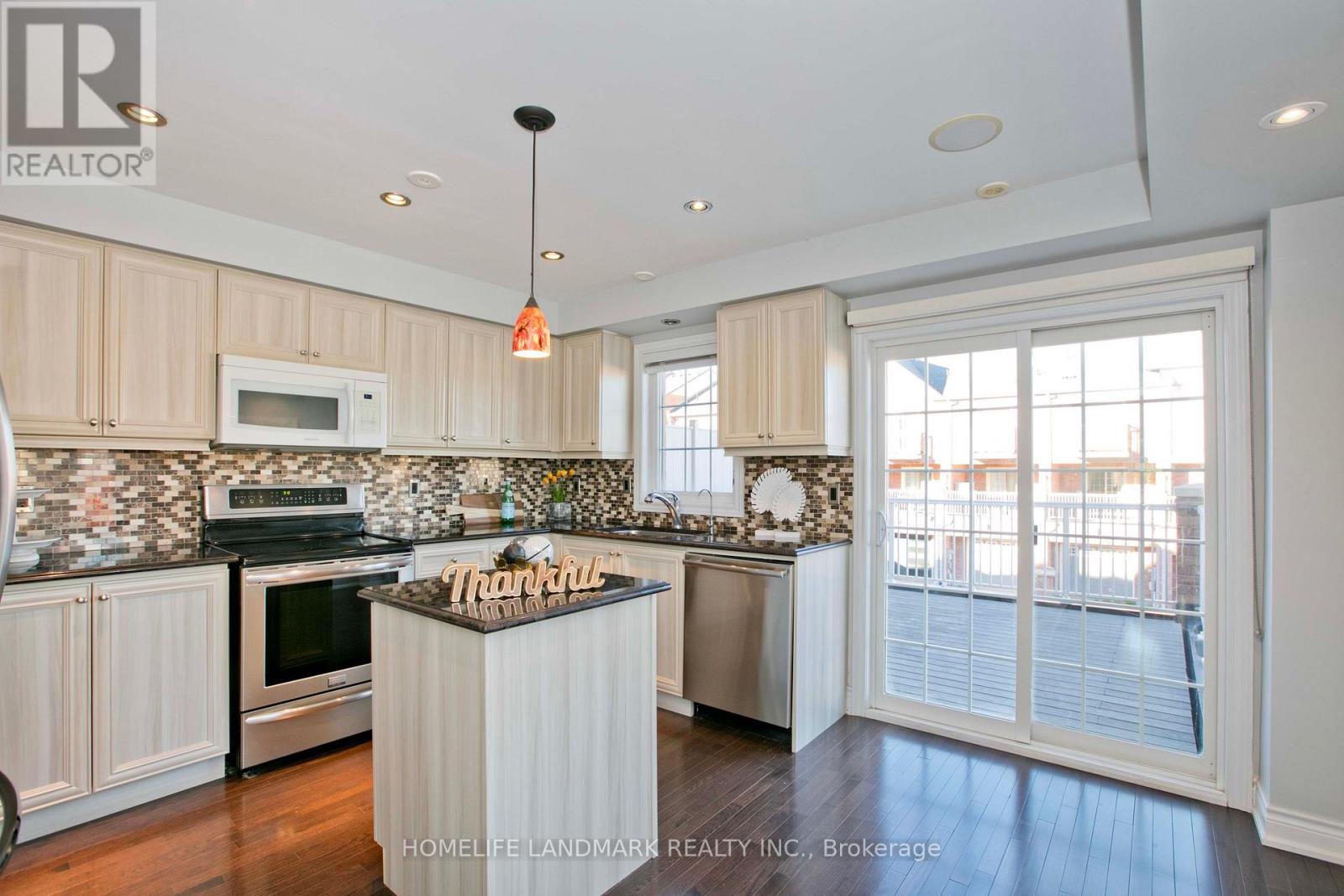 2 Percy Reesor Street, Markham, Ontario  L6C 0M7 - Photo 10 - N12470989