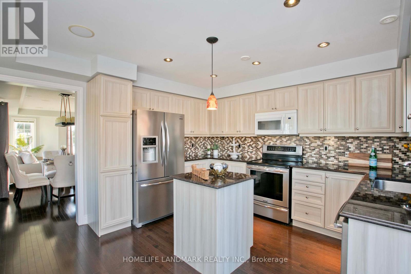 2 Percy Reesor Street, Markham, Ontario  L6C 0M7 - Photo 11 - N12470989
