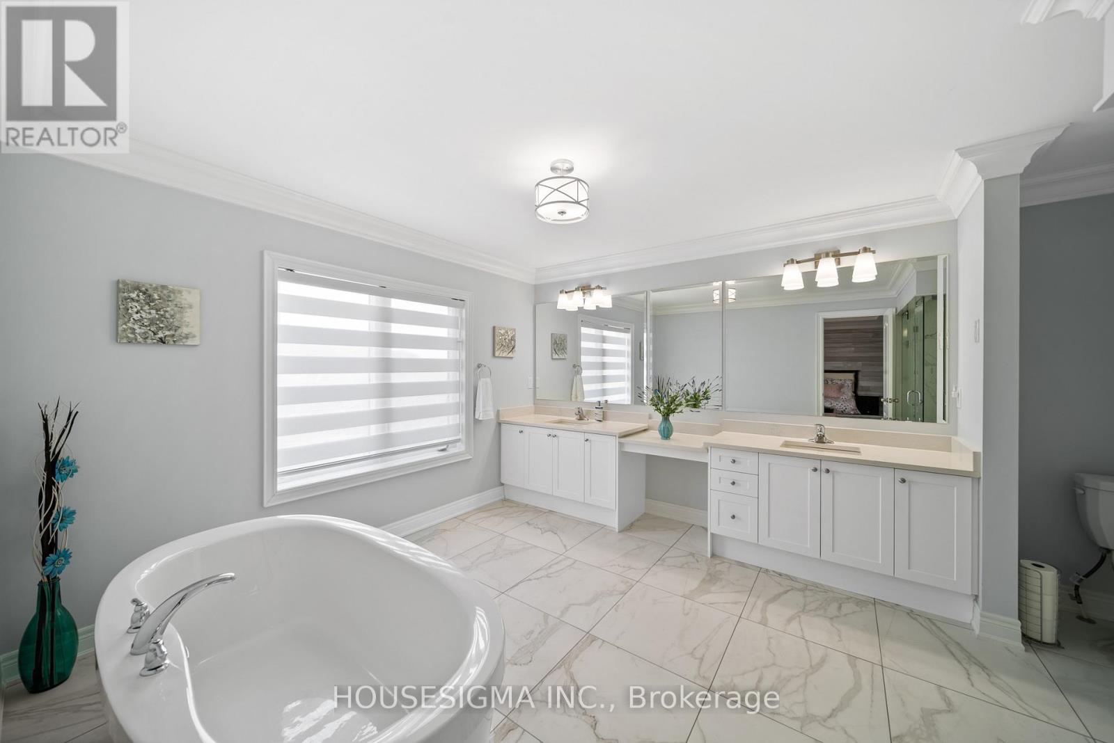 94 Forest Edge Crescent, East Gwillimbury, Ontario  L9N 0S6 - Photo 17 - N12470991