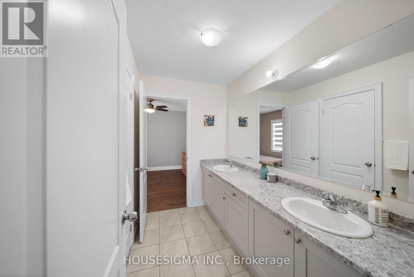 94 Forest Edge Crescent, East Gwillimbury, Ontario  L9N 0S6 - Photo 25 - N12470991
