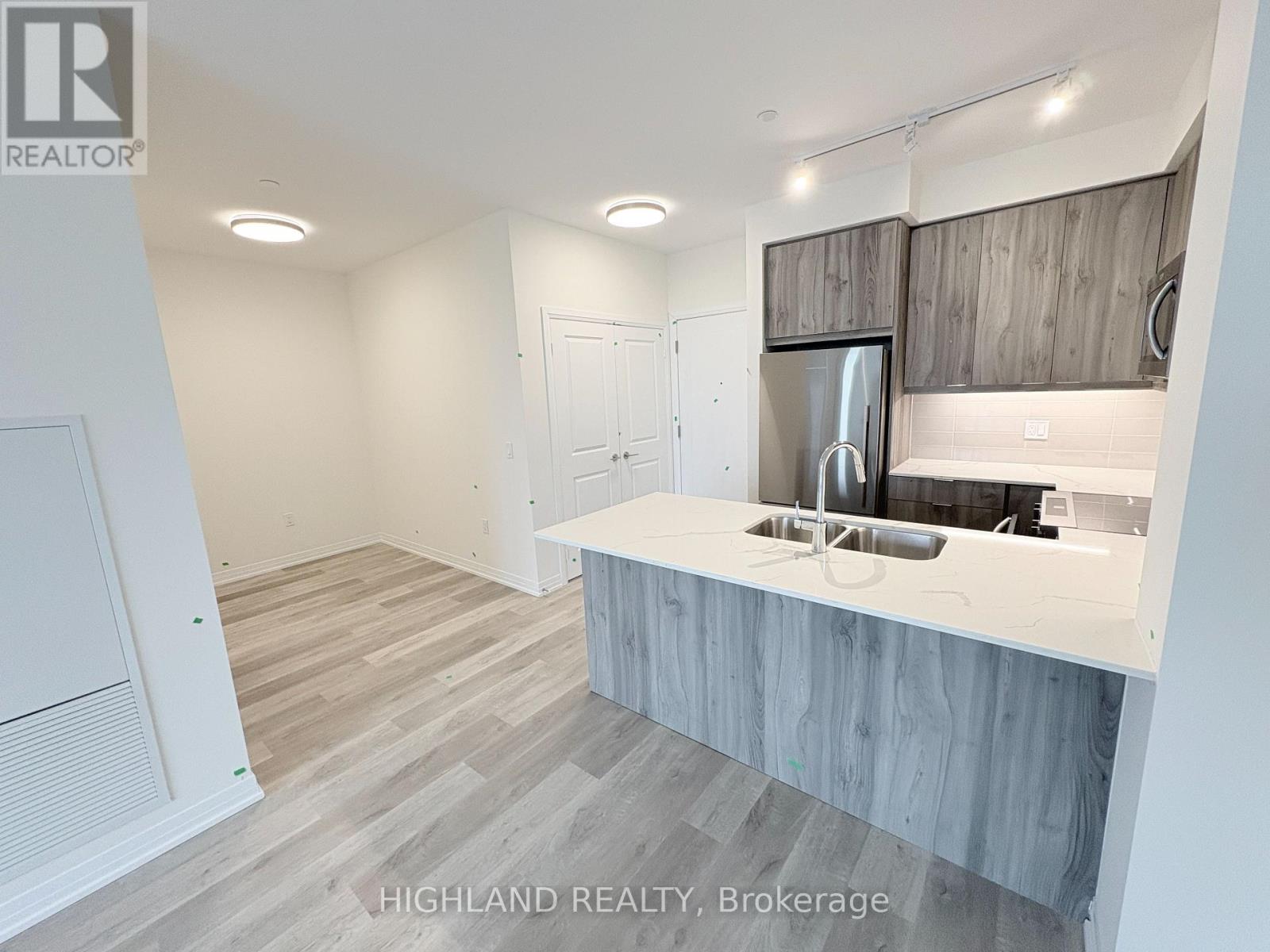 2803 - 15 Watergarden Drive, Mississauga, Ontario  L5R 0H4 - Photo 4 - W12470987