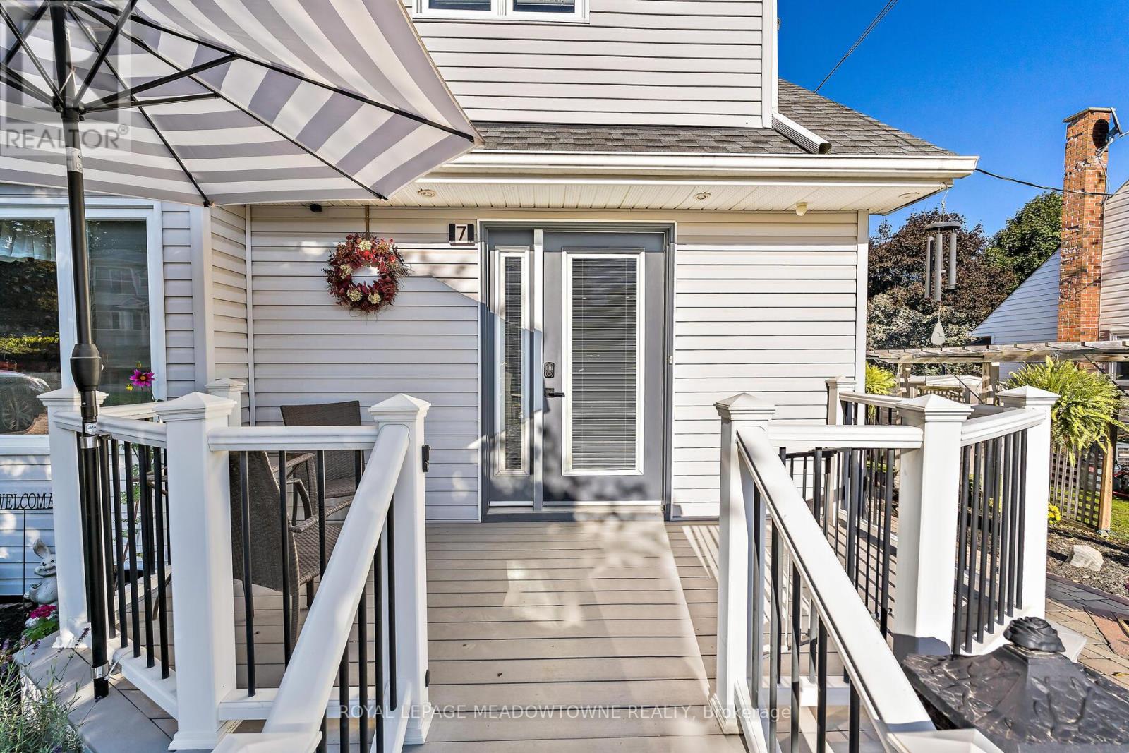 7 Temple Road, Halton Hills, Ontario  L7G 3J6 - Photo 3 - W12471001