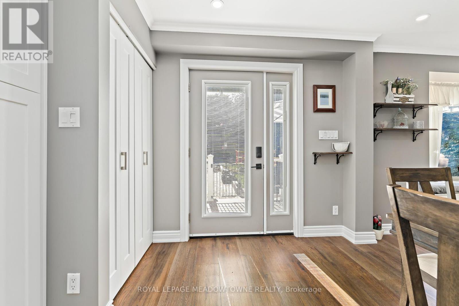 7 Temple Road, Halton Hills, Ontario  L7G 3J6 - Photo 4 - W12471001