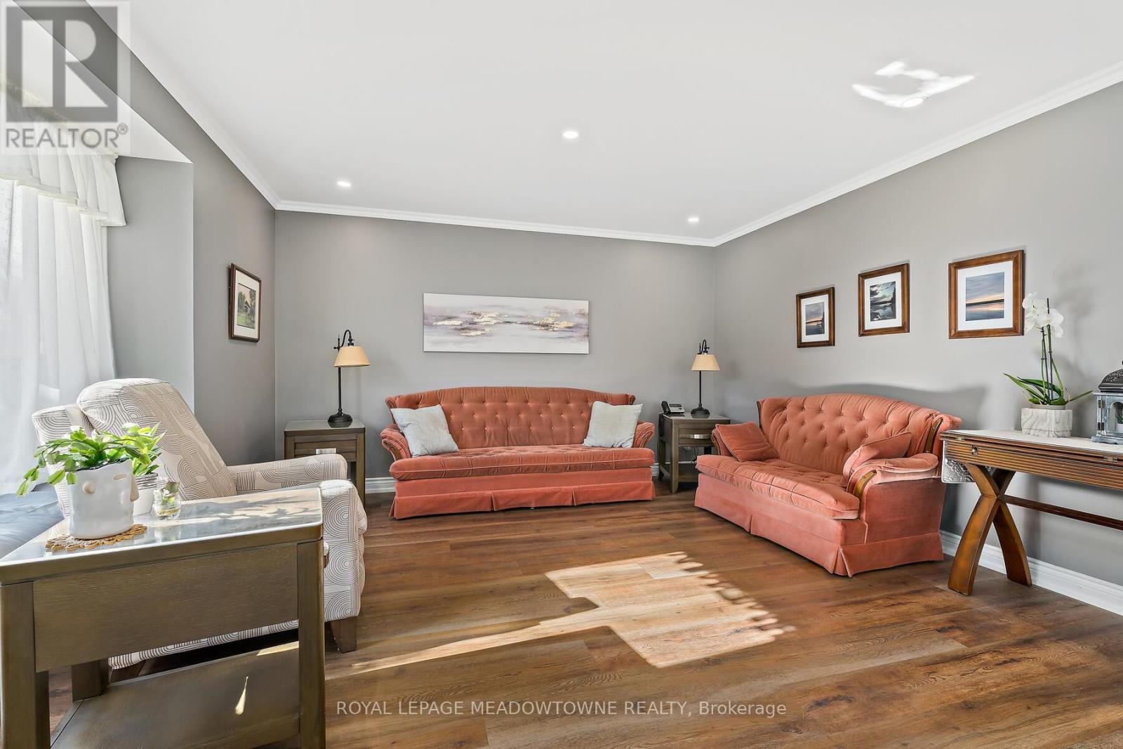 7 Temple Road, Halton Hills, Ontario  L7G 3J6 - Photo 8 - W12471001
