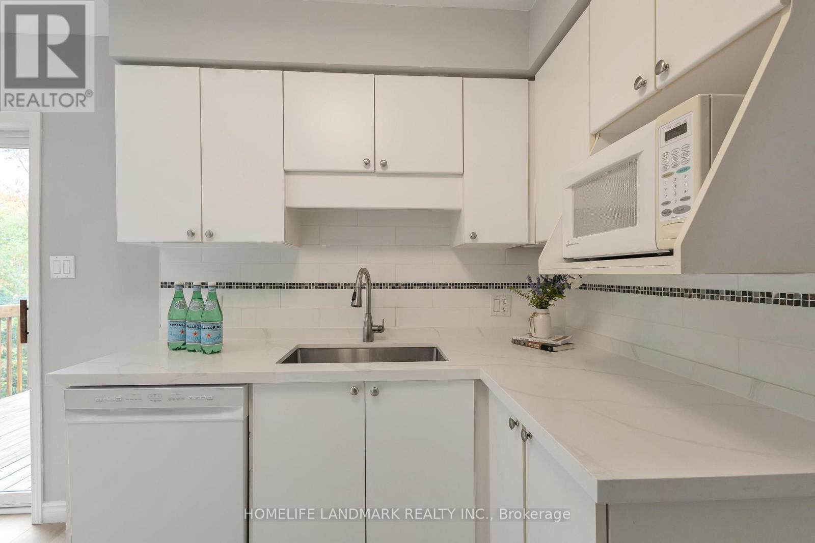 451 Laurel Gate Drive, Waterloo, Ontario  N2T 2S5 - Photo 15 - X12470998