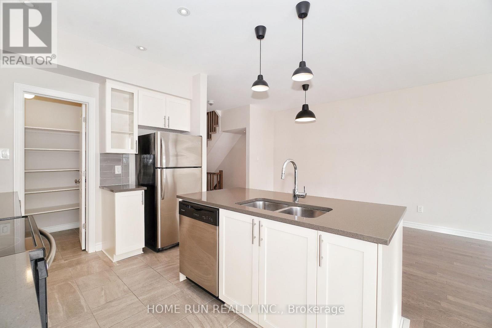172 Larimar Circle, Ottawa, Ontario  K1X 0B6 - Photo 12 - X12471006