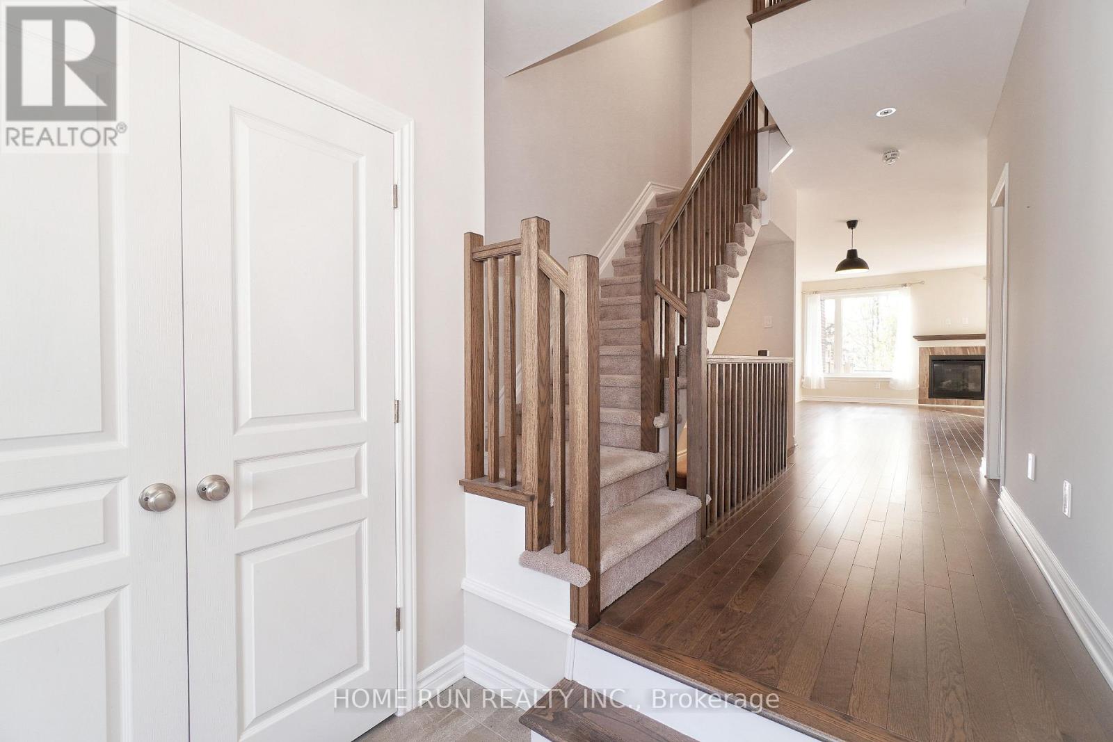 172 Larimar Circle, Ottawa, Ontario  K1X 0B6 - Photo 2 - X12471006