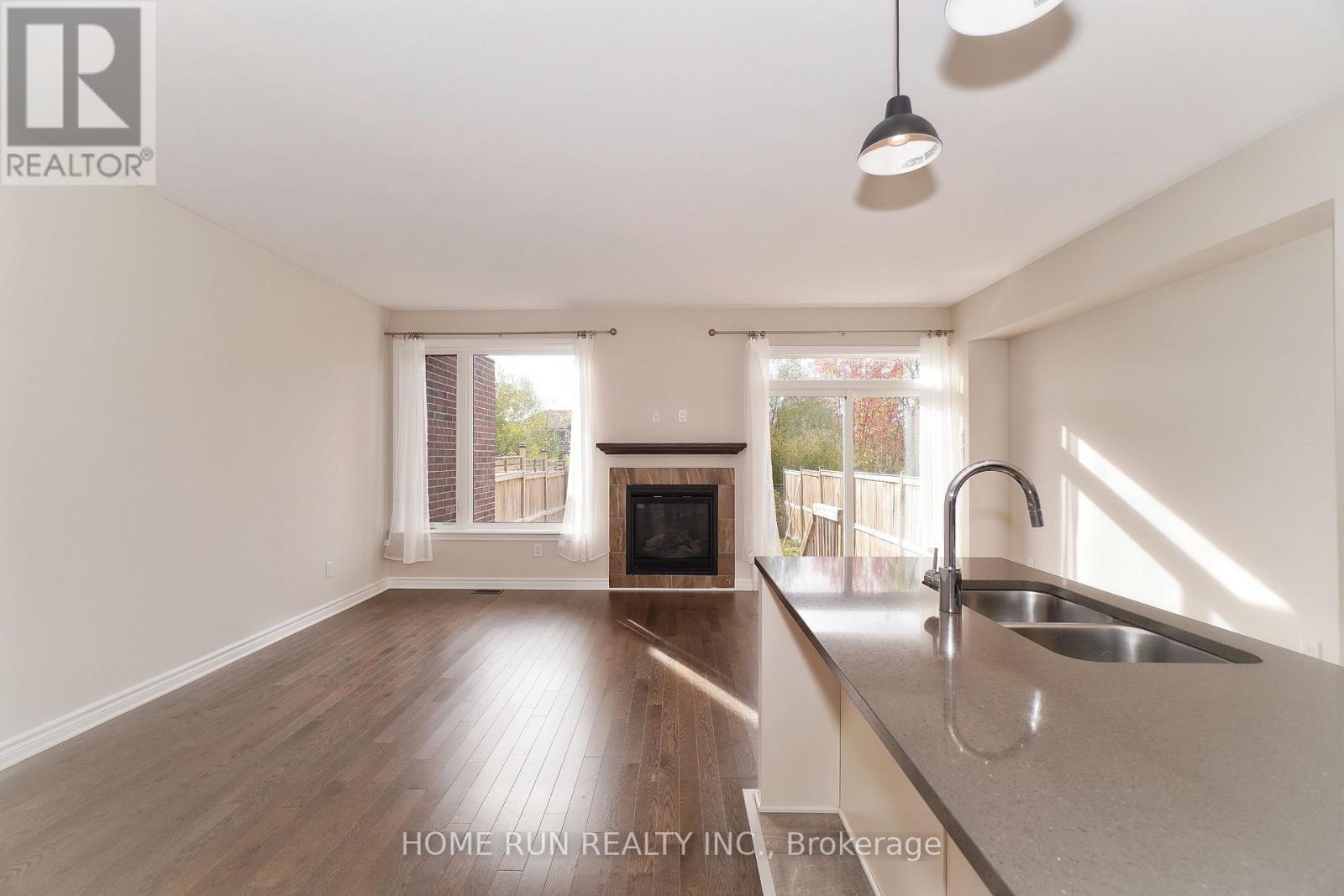 172 Larimar Circle, Ottawa, Ontario  K1X 0B6 - Photo 5 - X12471006