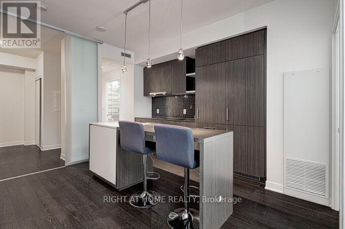 6306 - 88 Harbour Street, Toronto, Ontario  M5J 0C3 - Photo 10 - C12471009