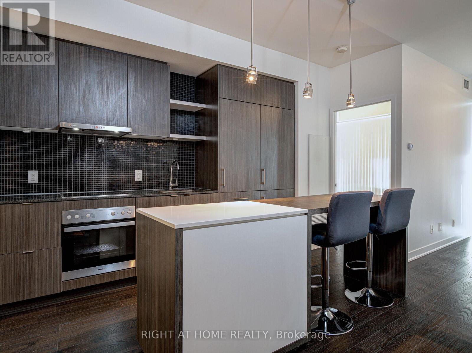 6306 - 88 Harbour Street, Toronto, Ontario  M5J 0C3 - Photo 13 - C12471009