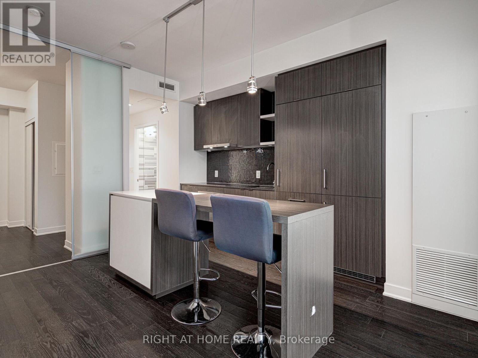 6306 - 88 Harbour Street, Toronto, Ontario  M5J 0C3 - Photo 14 - C12471009