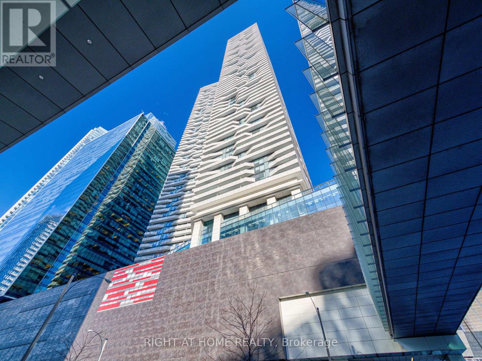 6306 - 88 Harbour Street, Toronto, Ontario  M5J 0C3 - Photo 3 - C12471009