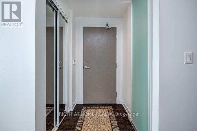 6306 - 88 Harbour Street, Toronto, Ontario  M5J 0C3 - Photo 6 - C12471009