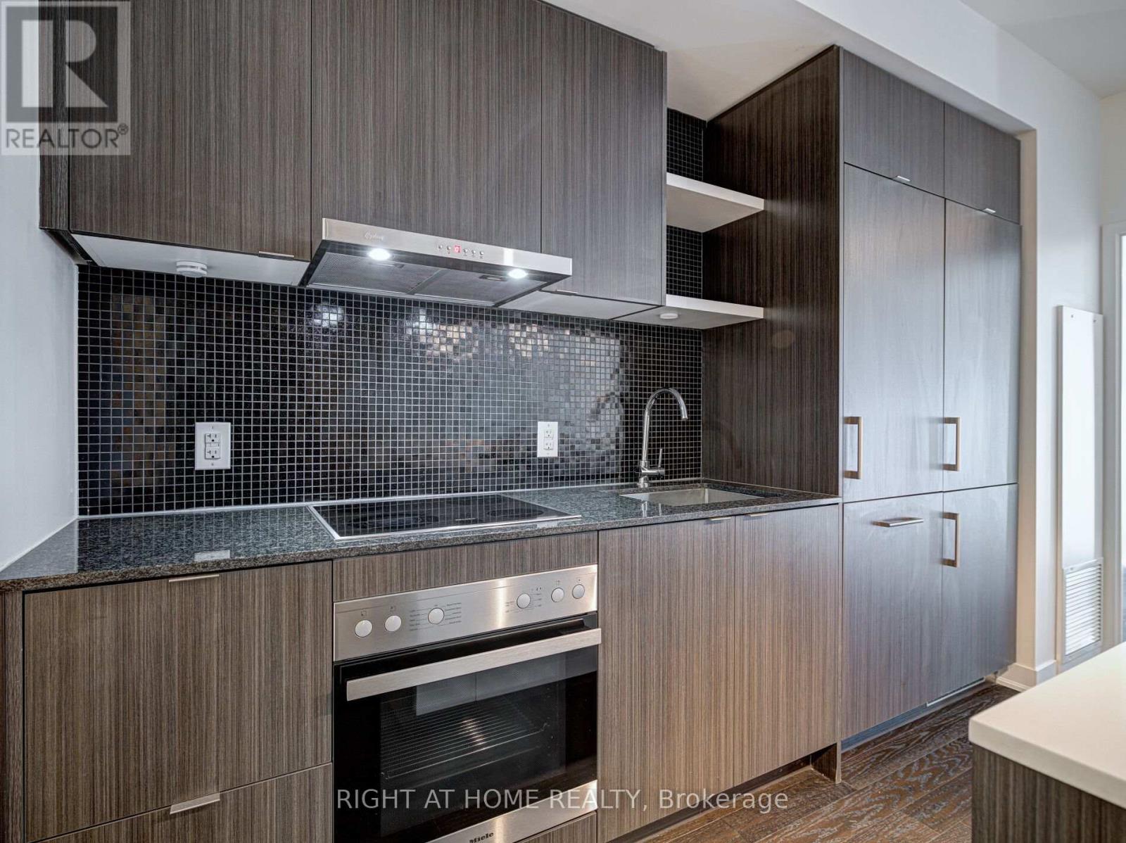6306 - 88 Harbour Street, Toronto, Ontario  M5J 0C3 - Photo 9 - C12471009