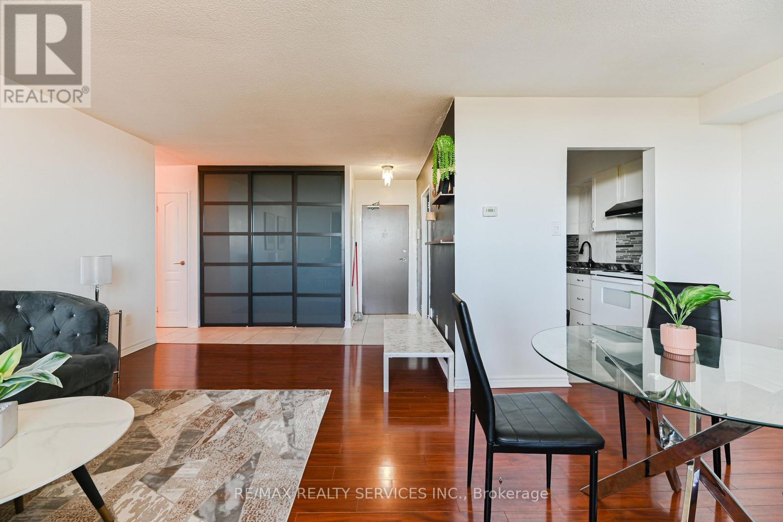 704 - 3390 Weston Road, Toronto, Ontario  M9M 2X3 - Photo 11 - W12471012