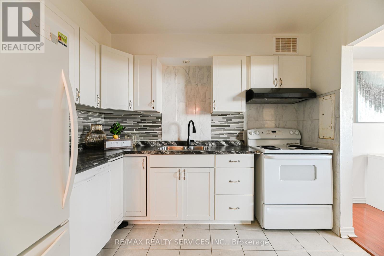 704 - 3390 Weston Road, Toronto, Ontario  M9M 2X3 - Photo 14 - W12471012