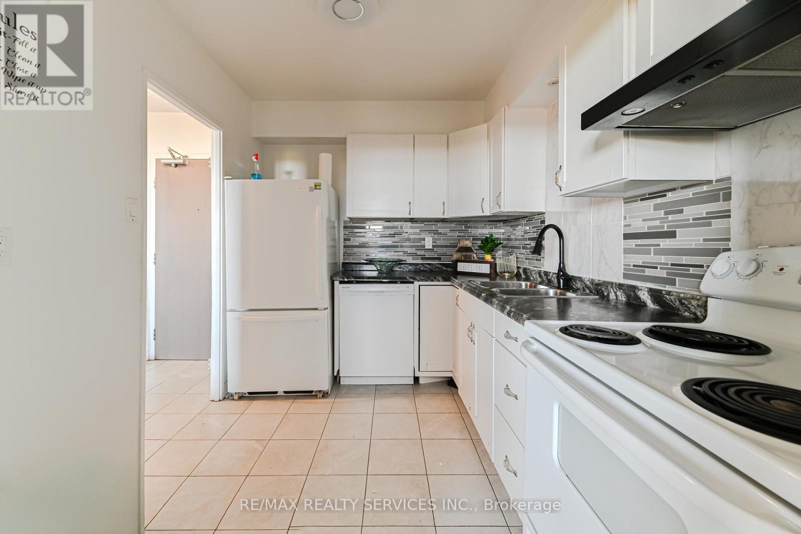 704 - 3390 Weston Road, Toronto, Ontario  M9M 2X3 - Photo 15 - W12471012