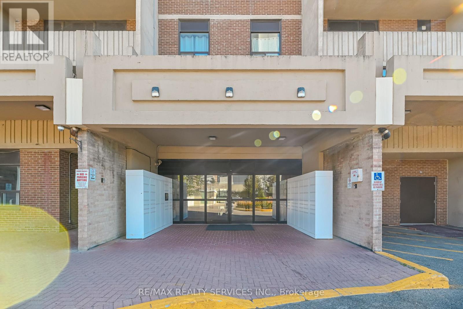704 - 3390 Weston Road, Toronto, Ontario  M9M 2X3 - Photo 3 - W12471012