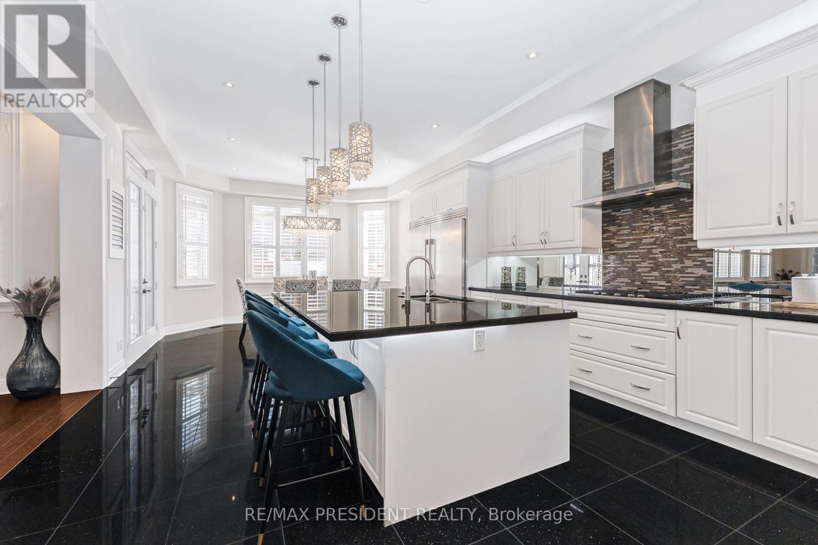 5 Sea Cliff Crescent, Brampton, Ontario  L6T 0G4 - Photo 14 - W12471014