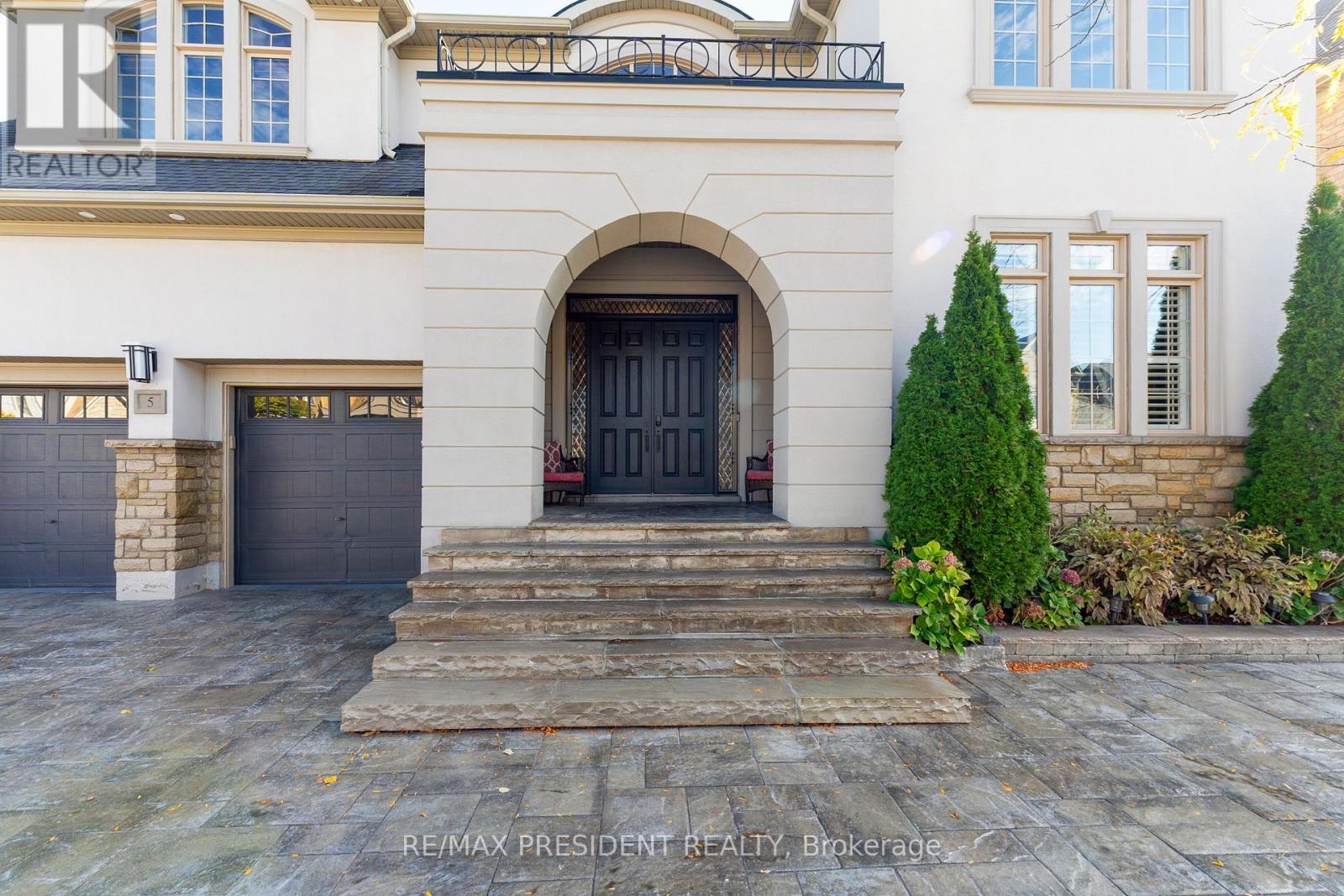 5 Sea Cliff Crescent, Brampton, Ontario  L6T 0G4 - Photo 2 - W12471014
